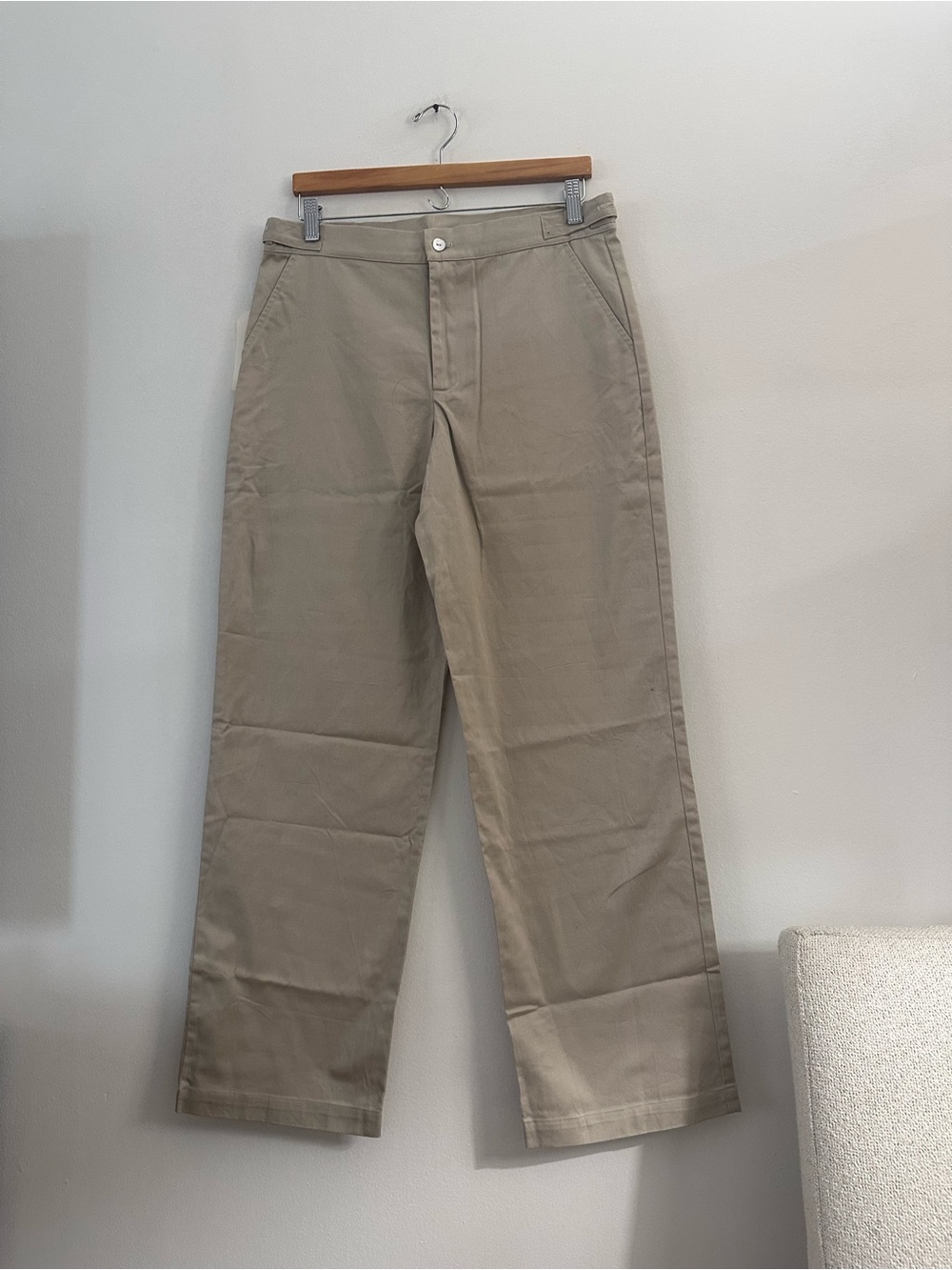 NWT Donni. Chinos pants light khaki 100% cotton straight leg sz Med flat front